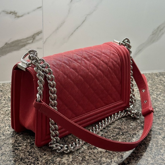 Chanel caviar, leather, medium red boy bag - Picture 2 of 6